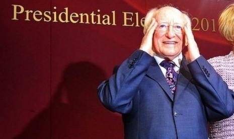 Forbes meminta maaf kepada Presiden Irlandia Michael D Higgins karena menyebutnya gay