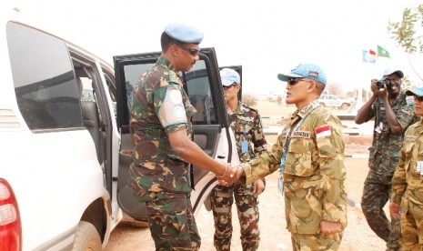 Force Commander Unamid Letjen Paul Ignace Mella.