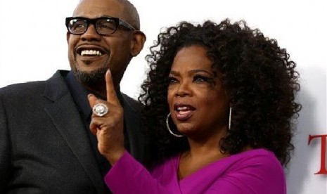 Forest Whitaker (kiri) dan Oprah Winfrey pada acara pemutaran perdana film 