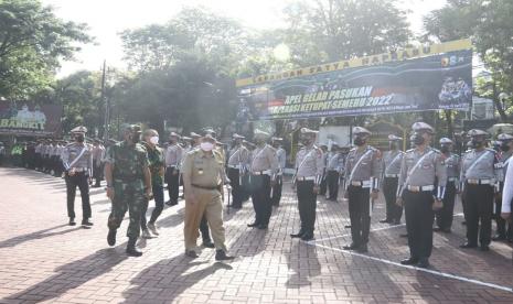 Forkopimda Kabupaten Malang mengadakan Apel Operasi Ketupat Semeru 2022 di Lapangan Polres Malang, Jumat (22/4/2022). Pada operasi kali ini akan didirikam tujuh pos pelayanan (posyan) dan satu pos pengamanan (pospam).