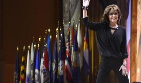 Former Alaska Governor Sarah Palin waves as she departs the stage after remarks to the Conservative Political Action Conference (CPAC) in Oxon Hill, Maryland, March 8, 2014.