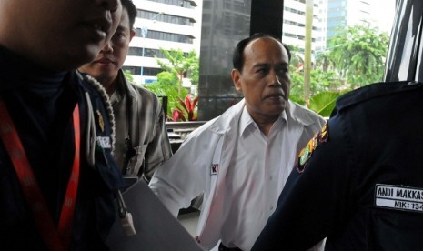 Former chief of the National Police Traffic Corps, Djoko Susilo (white shirt)