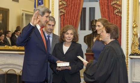 Former Senator and chairman of the Senate Foreign Relations Committee John Kerry (D-MA) is officially sworn-in as Secretary of State in Washington D.C. February 1, 2013. 