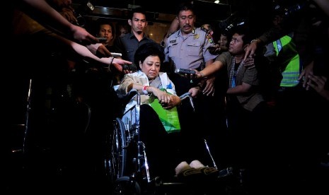 Former senior leader of the ruling Democratic Party, Hartati Murdaya, sits in a roller chair when she leaves the Corruption Eradication Commission (KPK) in Jakarta on Wednesday.