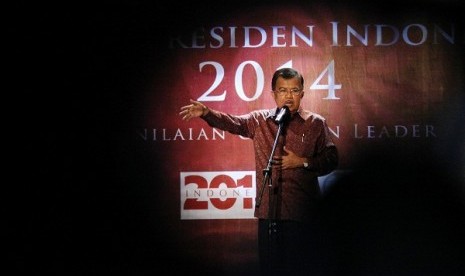 Former Vice President Jusuf Kalla delivers his speech during the launching of survey by Lembaga Survei Indonesia (LSI) on presidential candidates for 2014.   