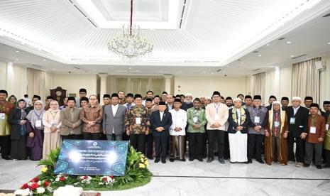 Para dai Asia Tenggara berpose bersama dengan Wakil Presiden RI KH Maruf Amin, Jumat (26/7/2024)