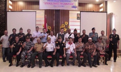 Forum Grup Discussion (FGD) yang diselenggarakan Bea Cukai Aceh yang dihadiri oleh berbagai pihak terkait di pelabuhan.