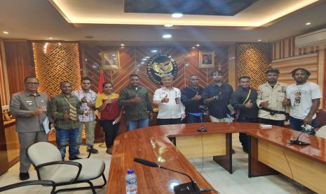 Forum Mahasiswa Peduli Pembangunan Tanah Papua meminta Kemenkopolhukam mendesak KPK untuk menangkap Lukas Enembe.