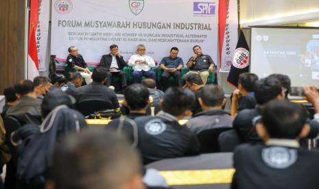 Forum Musyawarah Hubungan Industrial (FMHI) di Bandung, Jawa Barat, Selasa (11/4/2023). 