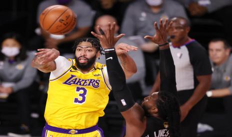 Forward Los Angeles Lakers Anthony Davis (kiri).