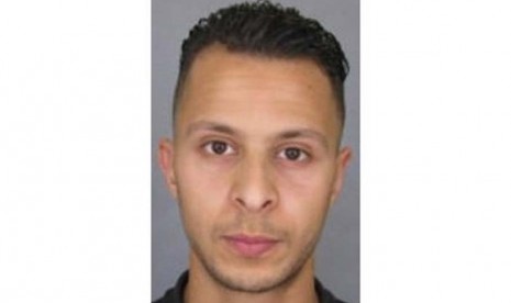 Foto Abdeslam Salah, tersangka serangan teror Paris, dirilis Kementerian Dalam Negeri Prancis pada Ahad (15/11). 