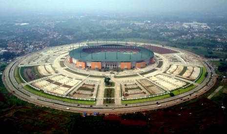 Foto aerial kompleks Stadion Pakansari, Cibinong, Kabupaten Bogor, Jabar. PKL di sekitar Stadion Pakansari Bogor akan ditertibkan karena membuat kumuh.