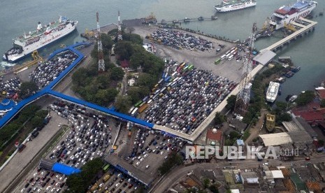 Suasana arus balik di Pelabuhan Merak, Banten (ilustrasi)