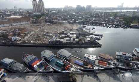 Foto aerial suasana penggusuran kawasan permukiman Pasar Ikan Luar Batang, Penjaringan, Jakarta Utara, Jakarta, Senin (11/4).(Antara/Andika Wahyu)