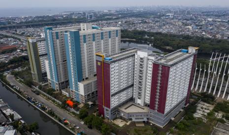 Foto aerial suasana Wisma Atlet Pademangan di Jakarta. Dua TKI asal Karawang yang terinfeksi varian baru Covid-19 B117 menjalani isolasi sebelum dipulangkan ke Karawang dalam kondisi negatif Covid-19.