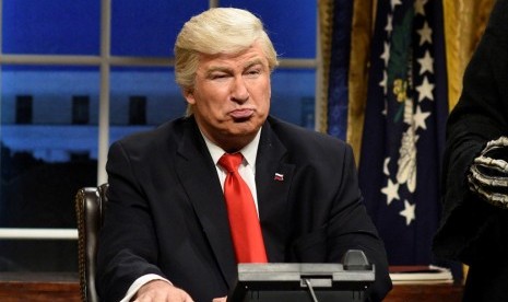 Foto Alec Baldwin yang menirukan Presiden AS Donald Trump inilah yang salah digunakan oleh Harian El Nacional dalam pemberitaan tentang Trump dan Israel.