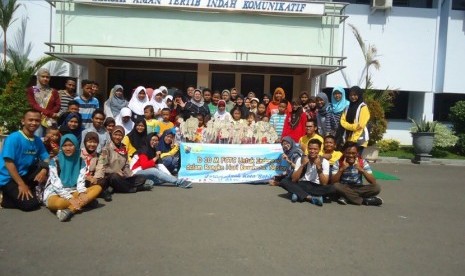 Foto bersama Forum Anak Pekalongan dan saja Bakti Husada seusai pembacaan Deklarasi 10 Mei FCTC untuk Indonesia