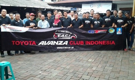 Foto bersama para member TACI di Bengkel Provis Autosport.