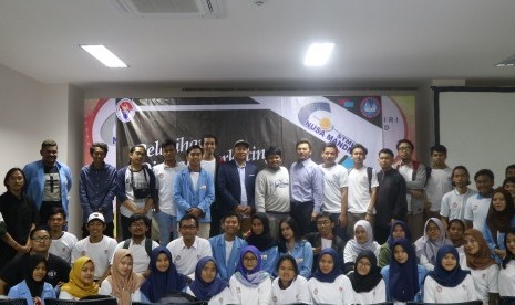 Foto bersama pasca acara pelatihan digital marketing.