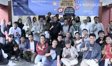 Foto bersama peserta dan pemateri pelatihan jurnalistik milenial Republika.co.id.