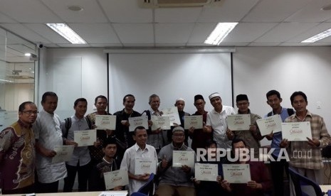 Foto Bersama Peserta Pelatihan Akuntansi Masjid, di Kantor Cabang Bank Mandiri Syariah Jakarta-Warung Buncit, Ahad (3/6). 