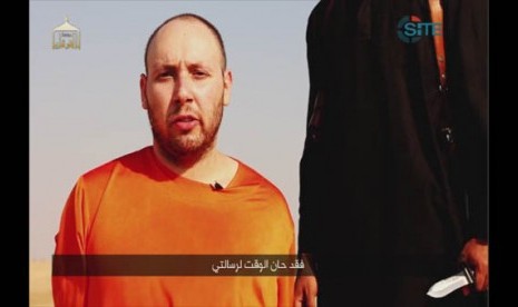 Foto dari potongan video eksekusi Steven Sotloff