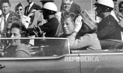 Foto detik-detik penembakan presiden AS John F Kennedy pada 1963.