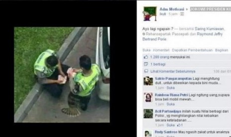 Foto dua oknum polisi yang diduga sedang menghitung uang.