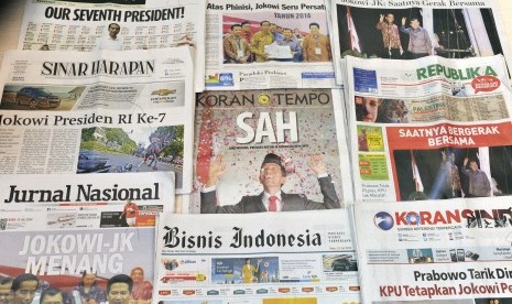 Foto halaman depan berbagai surat kabar nasional menampilkan foto dan berita kemenangan pasangan capres-cawapres nomor urut dua Joko Widodo-Jusuf Kalla pada Pilpres 2014 di Jakarta, Rabu (23/7). 