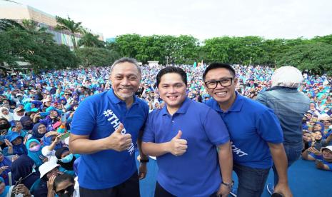 Menteri BUMN Erick Thohir bersama Ketum DPP PAN Zulkifli Hasan.