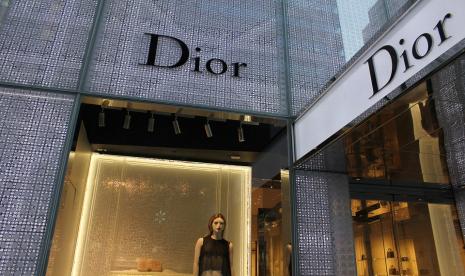 Butik Dior. Peragaan busana Dior akan digelar sebagian besar secara virtual pada 22 Juli.