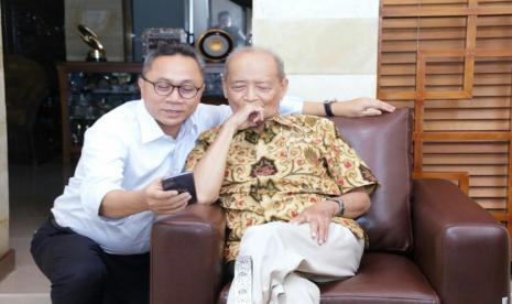 Foto kenangan Ketum PAN Zulkifli Hasan (kiri) dengan Buya Syafii Maarif, 4 April 2018.