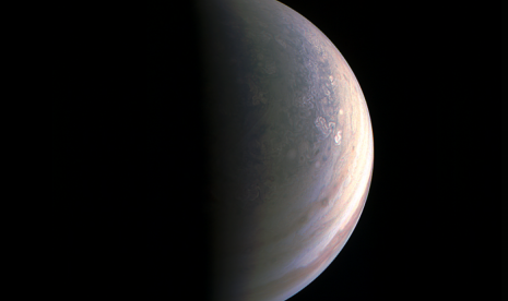 Foto kutub utara Jupiter yang ditangkap dengan instrumen Junocam