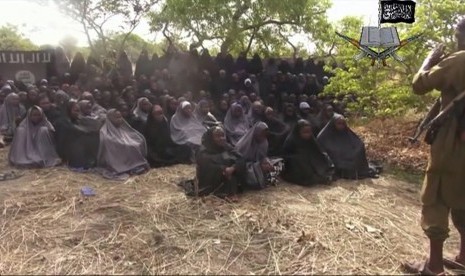 Foto lama memperlihatkan sejumlah anak perempuan Chibok yang diculik dari sekolahnya tiga tahun lalu oleh kelompok radikal Nigeria.