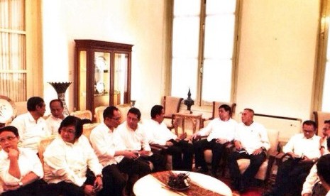 Foto menteri yang berada di dalam Istana Kepresidenan.