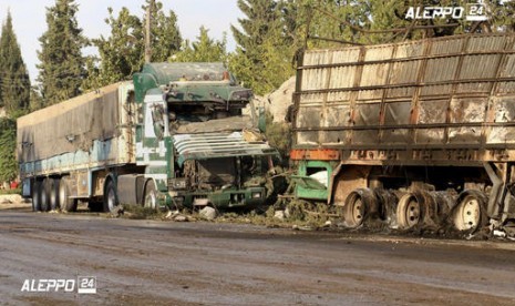 Foto oleh kelompok antipemerintah Aleppo 24 menunjukkan truk berisi bantuan kemanusiaan PBB untuk warga Suriah hancur karena serangan udara di Aleppo, Suriah, Selasa, 20 September 2016.