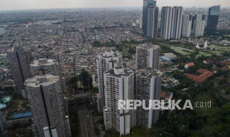 Foto pemandangan gedung bertingkat di Jakarta, Jumat (10/12/2021). Menteri Koordinator Bidang Perekonomian Airlangga Hartarto mengatakan realisasi anggaran penanganan COVID-19 dan Pemulihan Ekonomi Nasional (PEN) hingga 3 Desember 2021 mencapai 68,6 persen atau Rp513,17 triliun dari pagu Rp744,7 triliun meningkat diibandingkan kuartal III 2021 sebesar Rp101,18 triliun. 