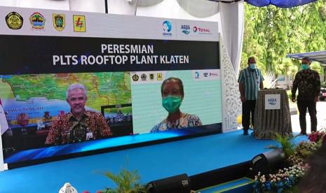 Foto peresmian PLTS Atap di Kabupaten Klaten, Jateng, Selasa (6/10).