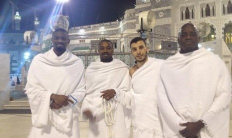 Foto pesepakbola dunia saat umrah