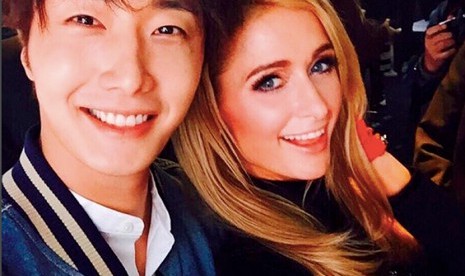 Foto selfie bareng Paris Hilton yang dipamerkan Jung Il Woo di akun instagramnya. 