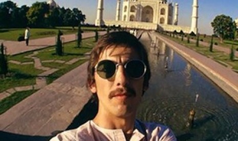 Foto selfie George Harrison di Taj Mahal, India