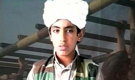 Foto tak bertanggal yang diyakini sebagai Putra Usamah, Hamza Bin Laden