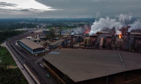 Foto udara aktivitas pengolahan nikel (smelter) yang berada di Kawasan Industri (ilustrasi). Kementerian Perdagangan menyatakan, sengketa larangan ekspor bijih nikel Indonesia yang tengah berproses di Badan Perdagangan Dunia (WTO) masih terus berlanjut. Pemerintah siap mengajukan banding jika nantinya menghadapi kekalahan.