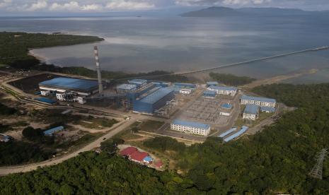 Foto udara area Pembangkit Listrik Tenaga Uap (PLTU) di wilayah Tanjung Tiram, Kecamatan Moramo Utara, Konawe Selatan, Sulawesi Tenggara, Senin (19/9/2022) (ilustrasi). Head of U.S. Department of State Richard Duke menilai saat ini Indonesia memegang peranan penting dalam menekan krisis iklim. Untuk itu, kata Duke, Amerika mendukung penuh Indonesia untuk melakukan langkah pengurangan emisi karbon.