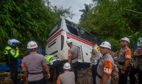 Kecelakaan lalu lintas terjadi melibatkan Bus Sugeng Rahayu dengan truk di Madiun. Ilustrasi.