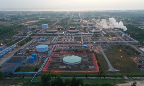 Foto udara Central Gathering Station (CGS) 10 di Lapangan Duri, yang merupakan salah satu lapangan injeksi uap terbesar di dunia di Blok Rokan, Riau, Jumat (19/8/2022). PT Pertamina Hulu Rokan (PHR) akan menindak tegas kontraktor yang lalai menerapkan Keselamatan dan Kesehatan Kerja (K3) terkait Derison Siregar (23 tahun) pekerja minyak yang meninggal di sumur minyak di Desa Minas Barat, Kabupaten Siak, Riau.