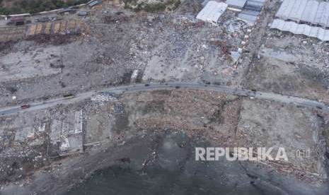 Foto udara dampak kerusakan akibat gempa dan tsunami di Tondo, Palu, Sulawesi Tengah, Rabu (3/10).