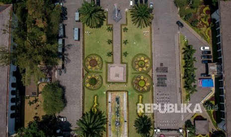 Foto udara halaman pusat pemerintahan Provinsi Jawa Barat di Gedung Sate, Bandung, Jawa Barat, Kamis (5/9/2019).