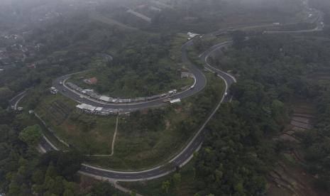 Foto udara jalur selatan Lingkar Gentong di Kadipaten, Kabupaten Tasikmalaya, Jawa Barat. Polisi sebut Jalur Gentong dipastikan aman dilalui para pemudik.