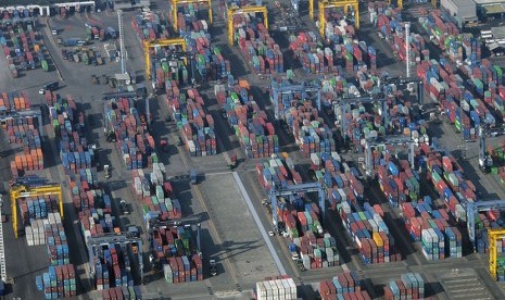 Foto udara kawasan Pelabuhan Tanjung Priok.